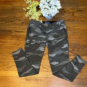 Democracy Ab Solution Camo Pants. Size 6P